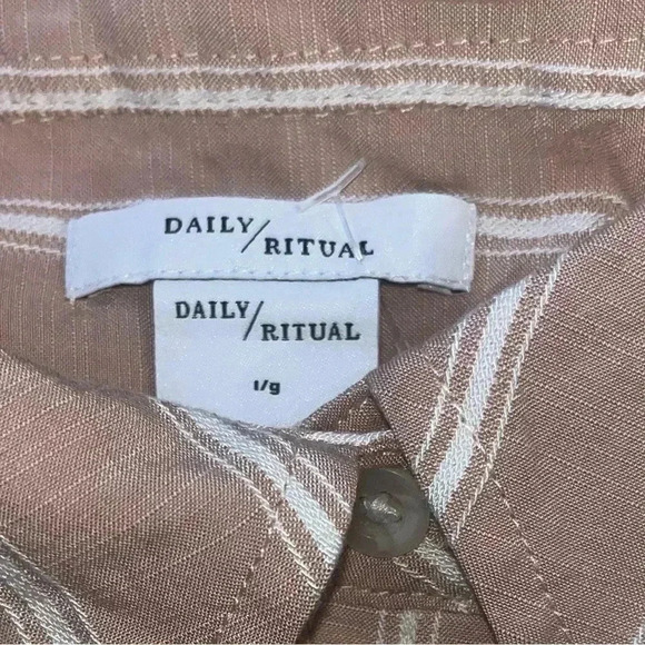 Daily ritual large button up - Picture 2 of 2